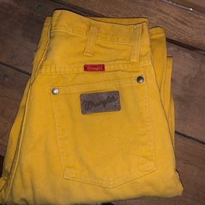 YELLOW WRANGLER BOOTCUT JEANS size 7x32